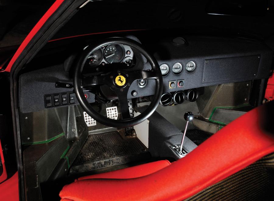 Интерьер Ferrari F40 1987 года  (фото 105 из 127)